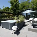 Villa Glass House & Italy Terruggia
