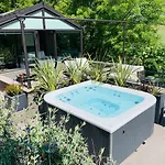Glass House & Italy Villa *