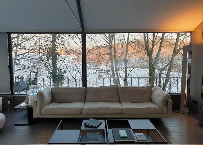 Glass House & Italy Villa *