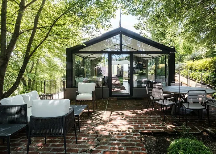 Glass House & Italy Villa