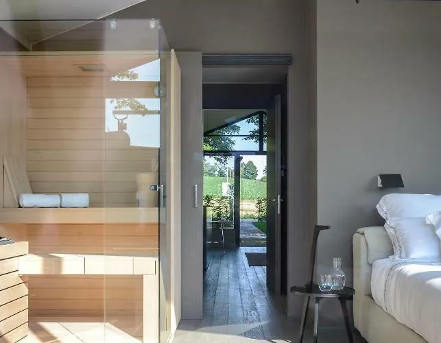 Glass House & Italy Villa